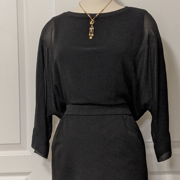 Vintage | Golden Crescent Moon Necklace - Picture 7 of 7